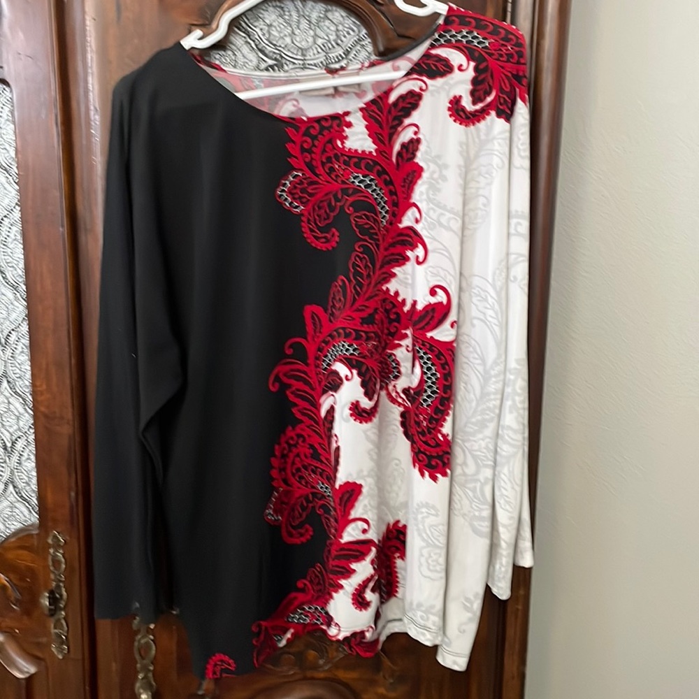 Chico's Black, White & Red Long-Sleeve Mixed Print Top